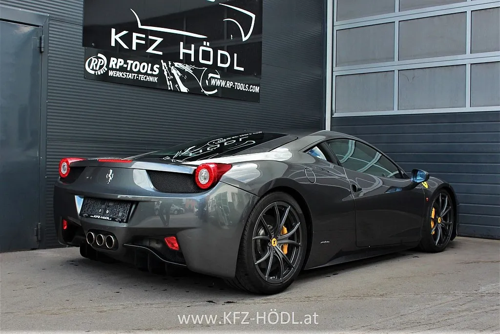 Ferrari 458 Italia Image 3