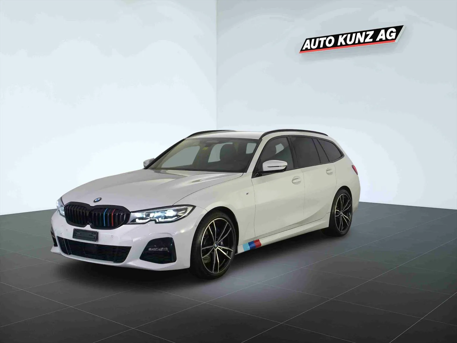 BMW 330d xDriveTouring M Sport xDrive  Image 1