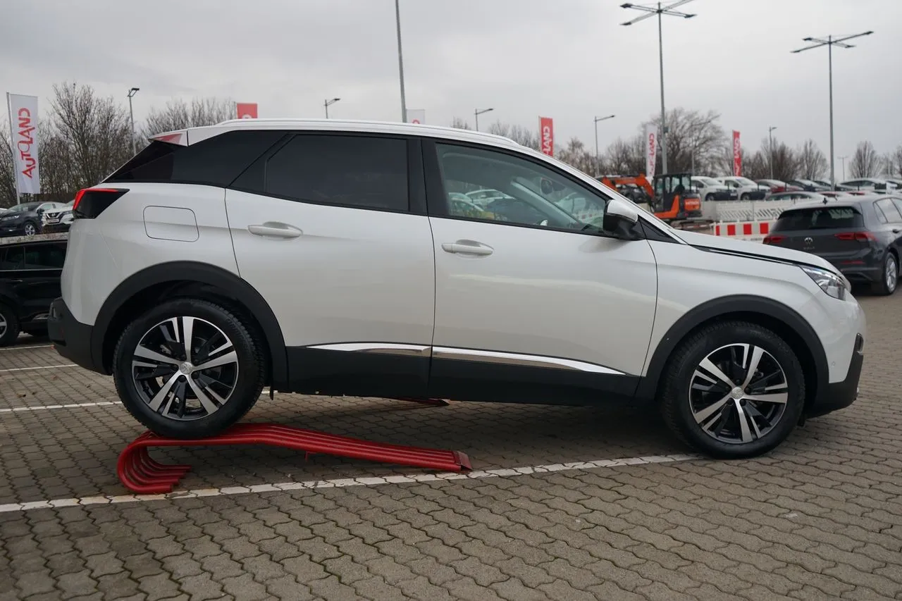 Peugeot 3008 1.2 PureTech 130...  Image 3